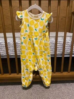 Hanna Andersson Cream Romper with Yellow Lemon Print and Green Leaves - Size 2T